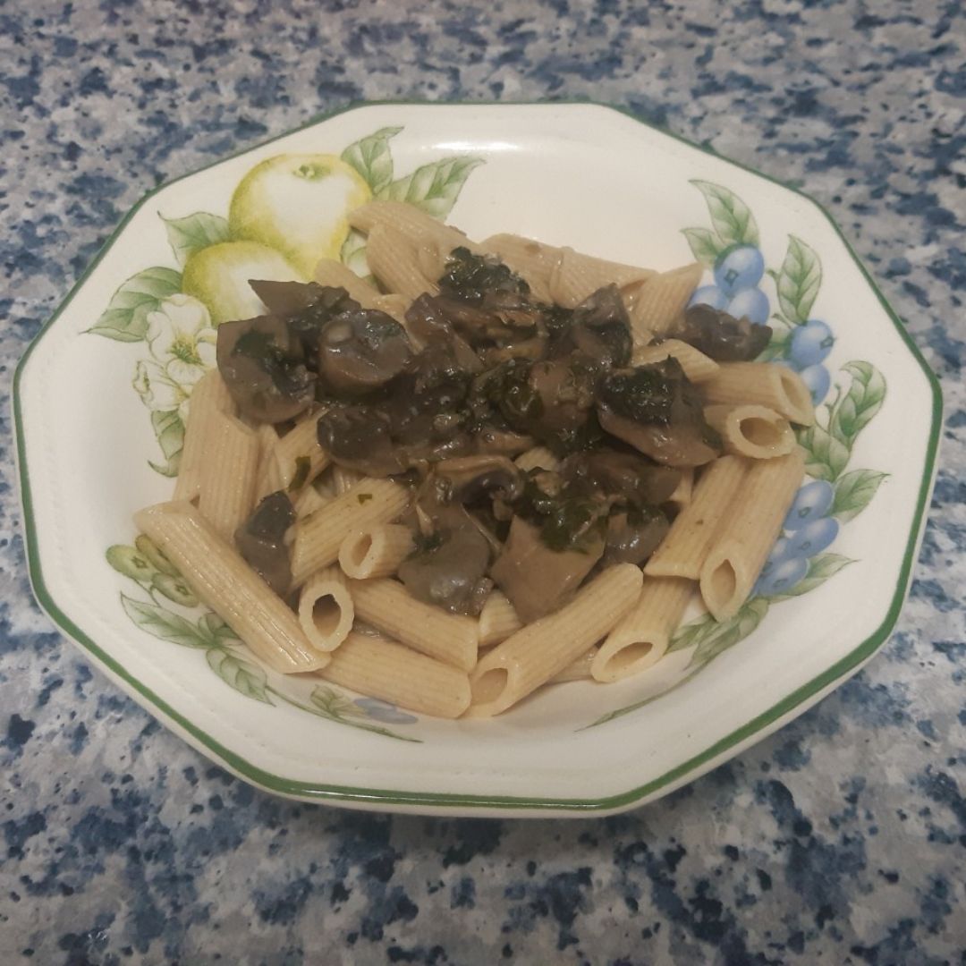 Pasta integral con champiñones Pasta integral con champiñones