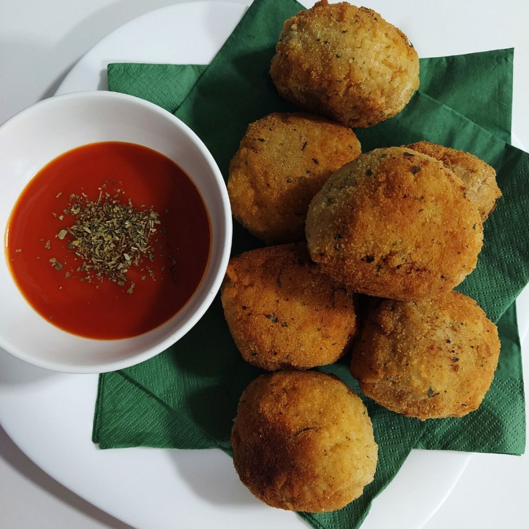 ARANCINI rellenos de pollo y queso ARANCINI rellenos de pollo y queso