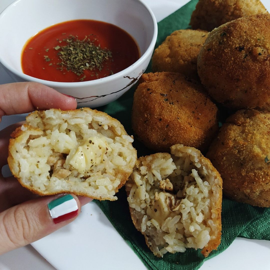ARANCINI rellenos de pollo y queso Paso 3 ARANCINI rellenos de pollo y queso Paso 3