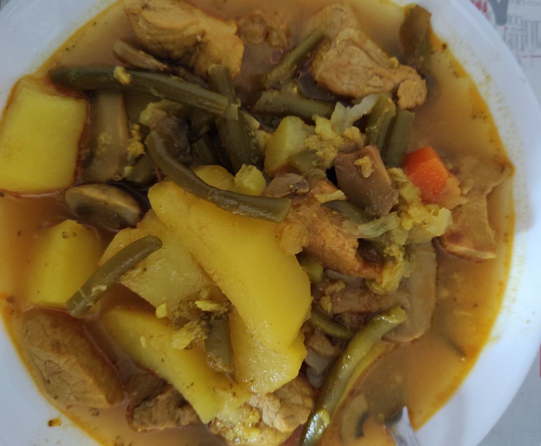 Guisado de verduras y carne Guisado de verduras y carne