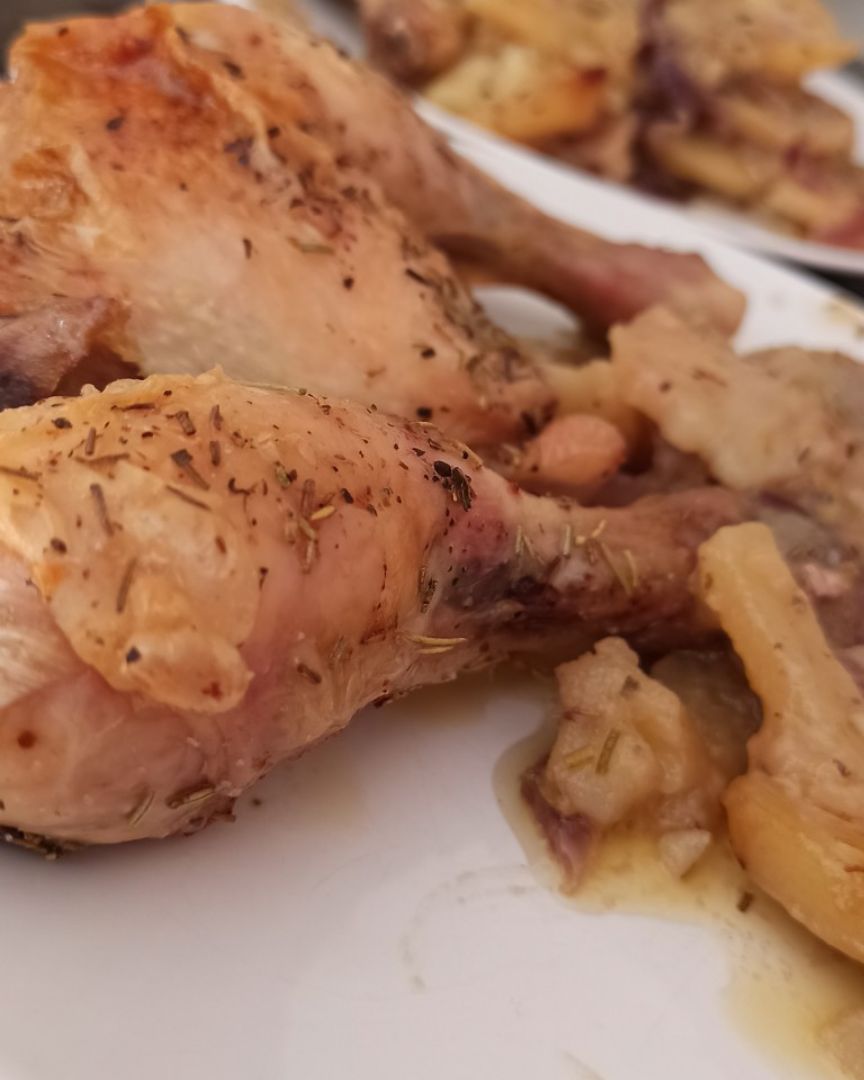 POLLO ASADO CON PATATAS POLLO ASADO CON PATATAS