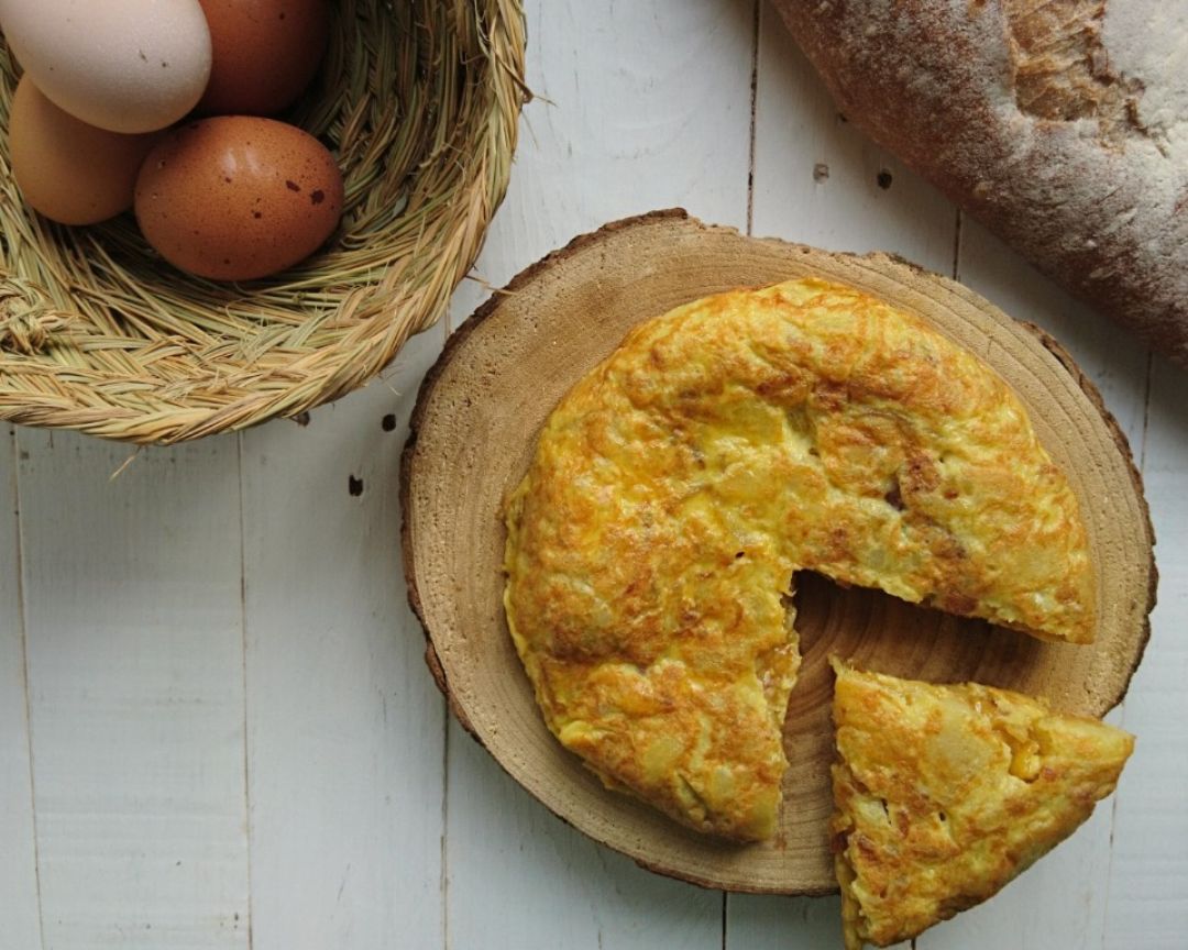 Tortilla patatas y huevos de Galicia Tortilla patatas y huevos de Galicia