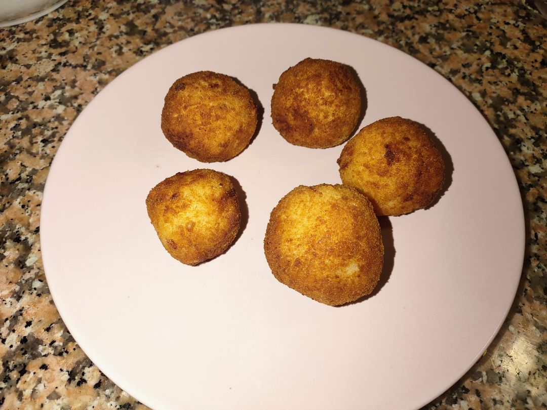 Bolitas de arroz con queso Bolitas de arroz con queso