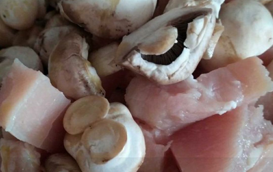 Pechuga de pollo con champiñones al ajillo Paso 0 Pechuga de pollo con champiñones al ajillo Paso 0