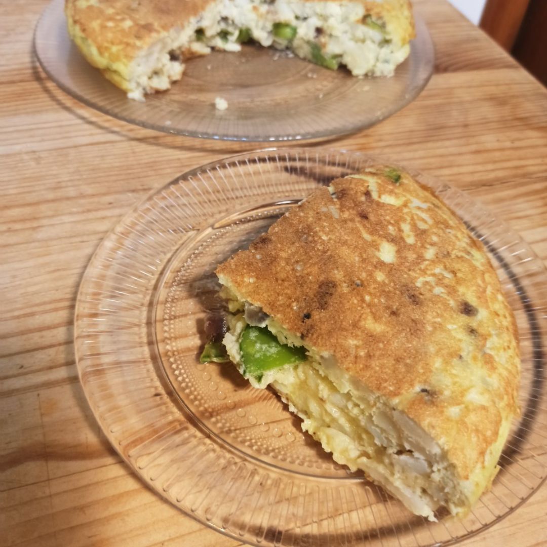 Tortilla de patatas con tirabeques(o de Eva y Tere)