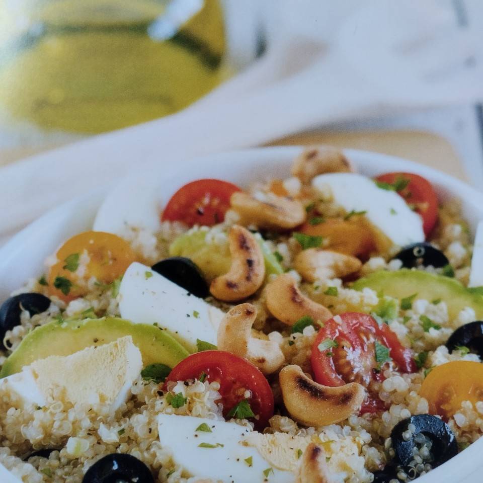 Ensalada de quinoa con aguacate y anacardos Ensalada de quinoa con aguacate y anacardos