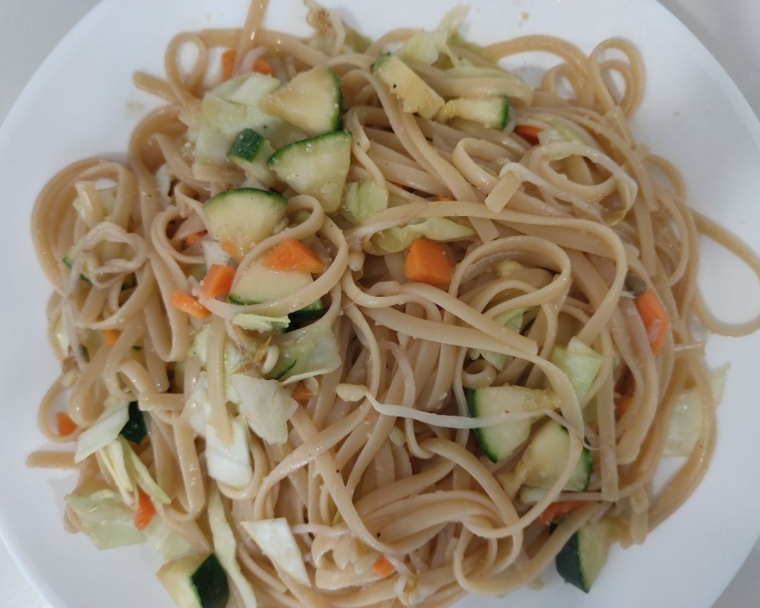 Wok de tallarines con verduras Wok de tallarines con verduras