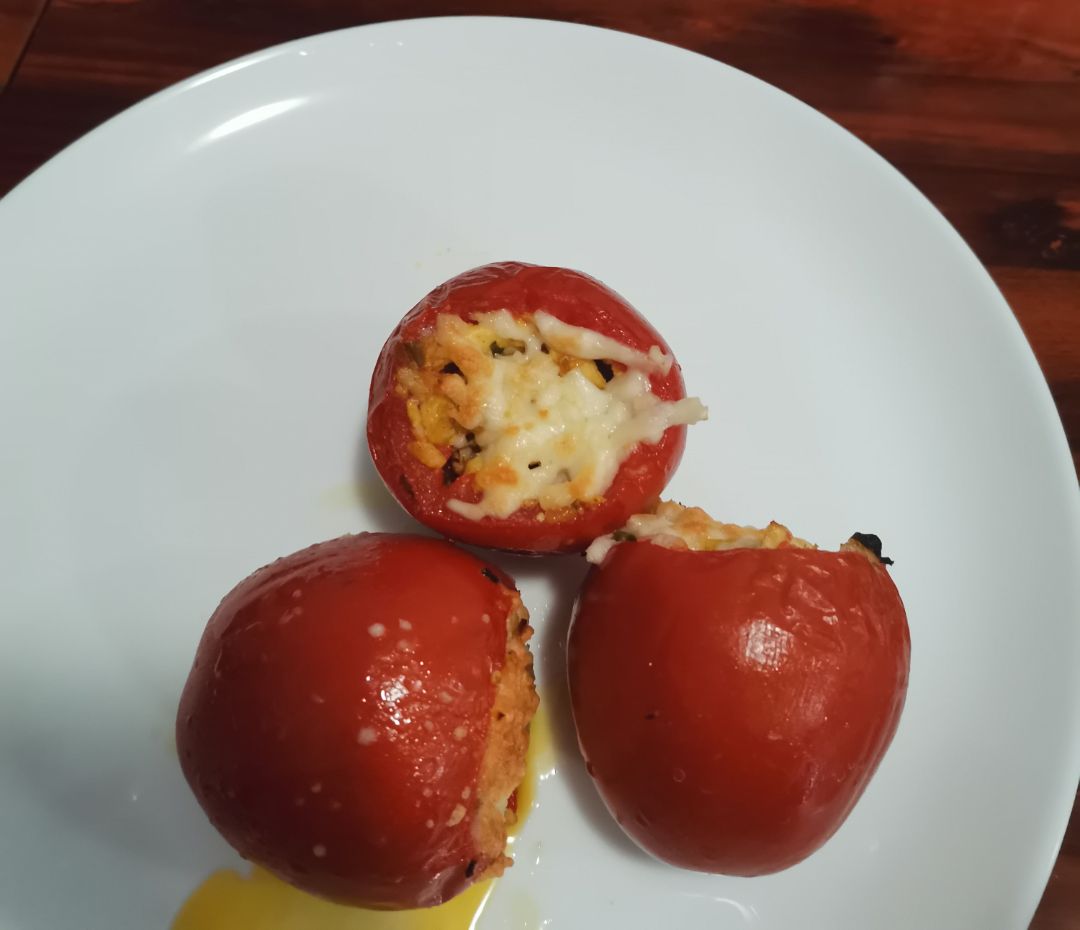 Tomates rellenos de pollo y queso Tomates rellenos de pollo y queso