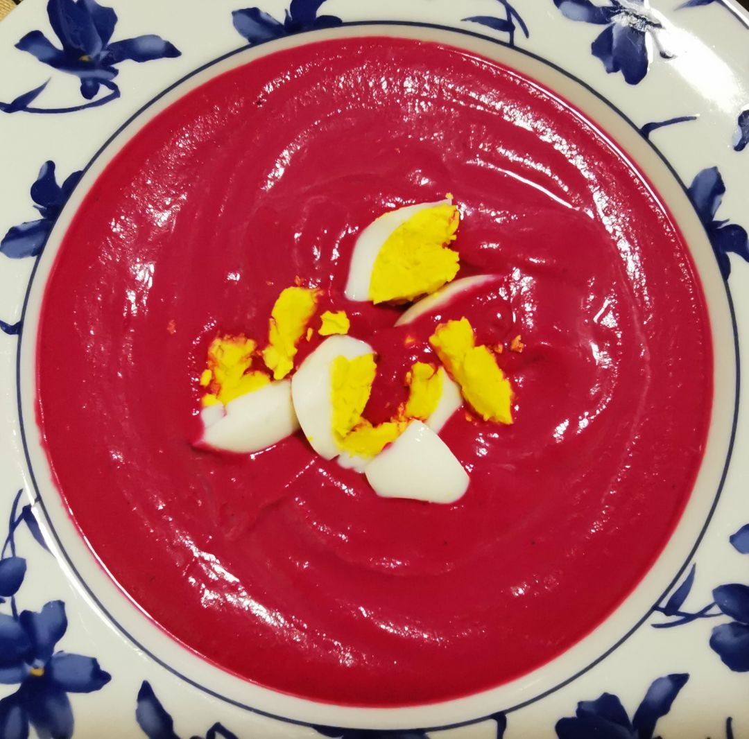Crema fría de remolacha y ricotta Crema fría de remolacha y ricotta