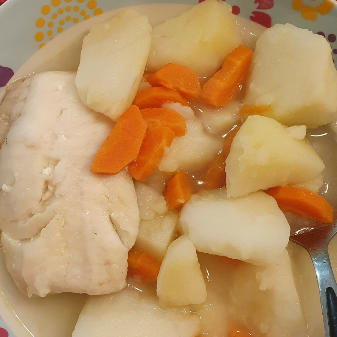 Lomos de merluza con patata y zanahoria 