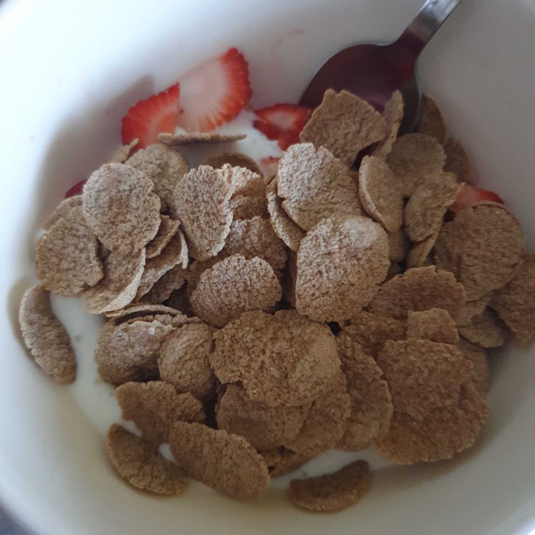 Kefir con fresas y copos de espelta
