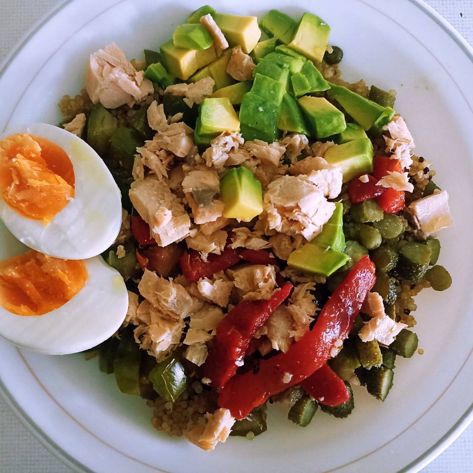 Ensalada de quinoa y salmón Ensalada de quinoa y salmón