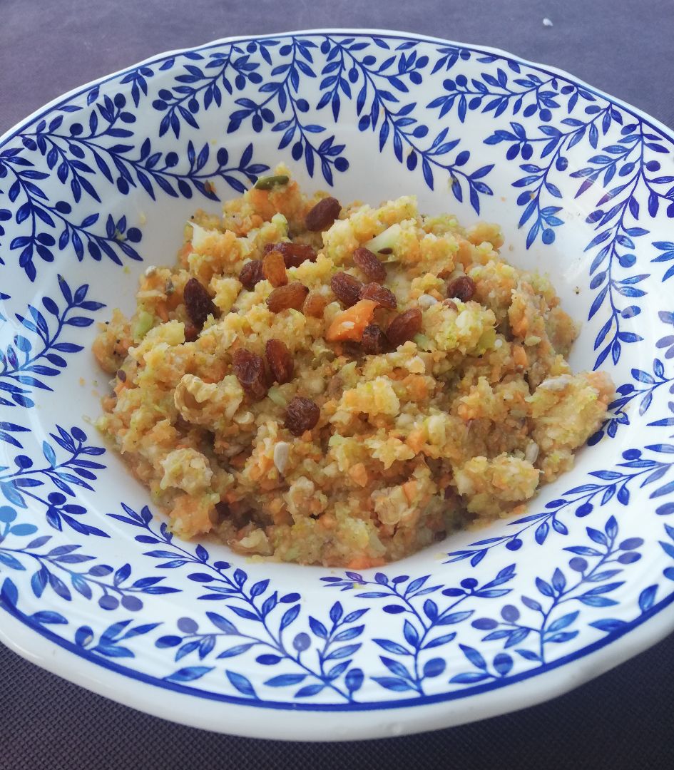 Ensalada de br贸coli, zanahoria y manzana 馃ウ Ensalada de br贸coli, zanahoria y manzana 馃ウ