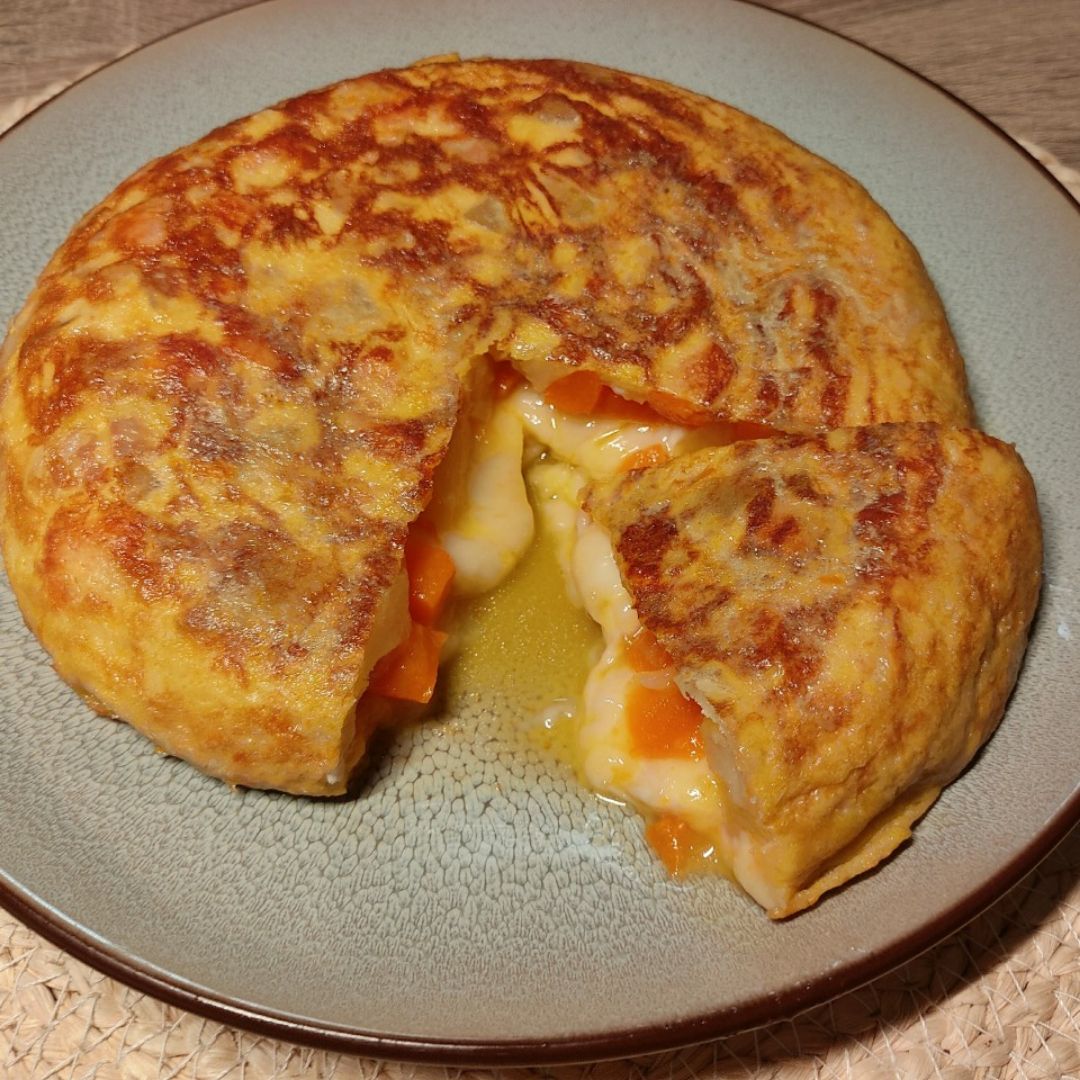 Tortilla rellena de boniato, patata y queso provolone Tortilla rellena de boniato, patata y queso provolone