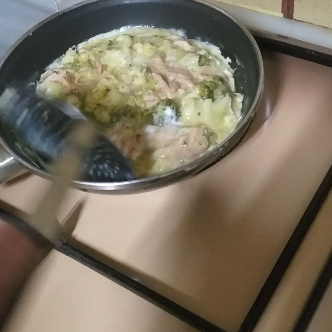 Tortilla de pollo, queso y brócoli Paso 3 Tortilla de pollo, queso y brócoli Paso 3