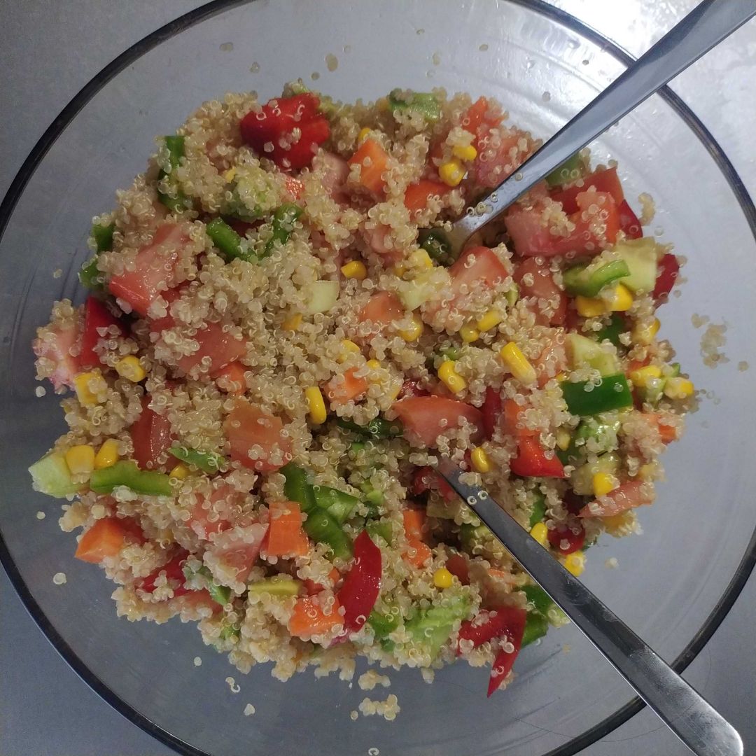 Ensalada de quinoa y verduras Ensalada de quinoa y verduras