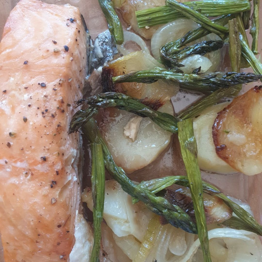 Salmón con verduras al horno