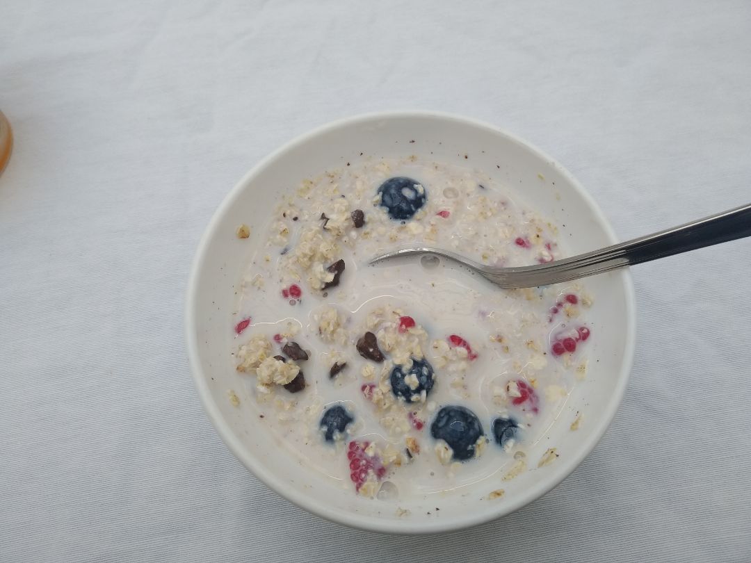 Avena com frutos rojos