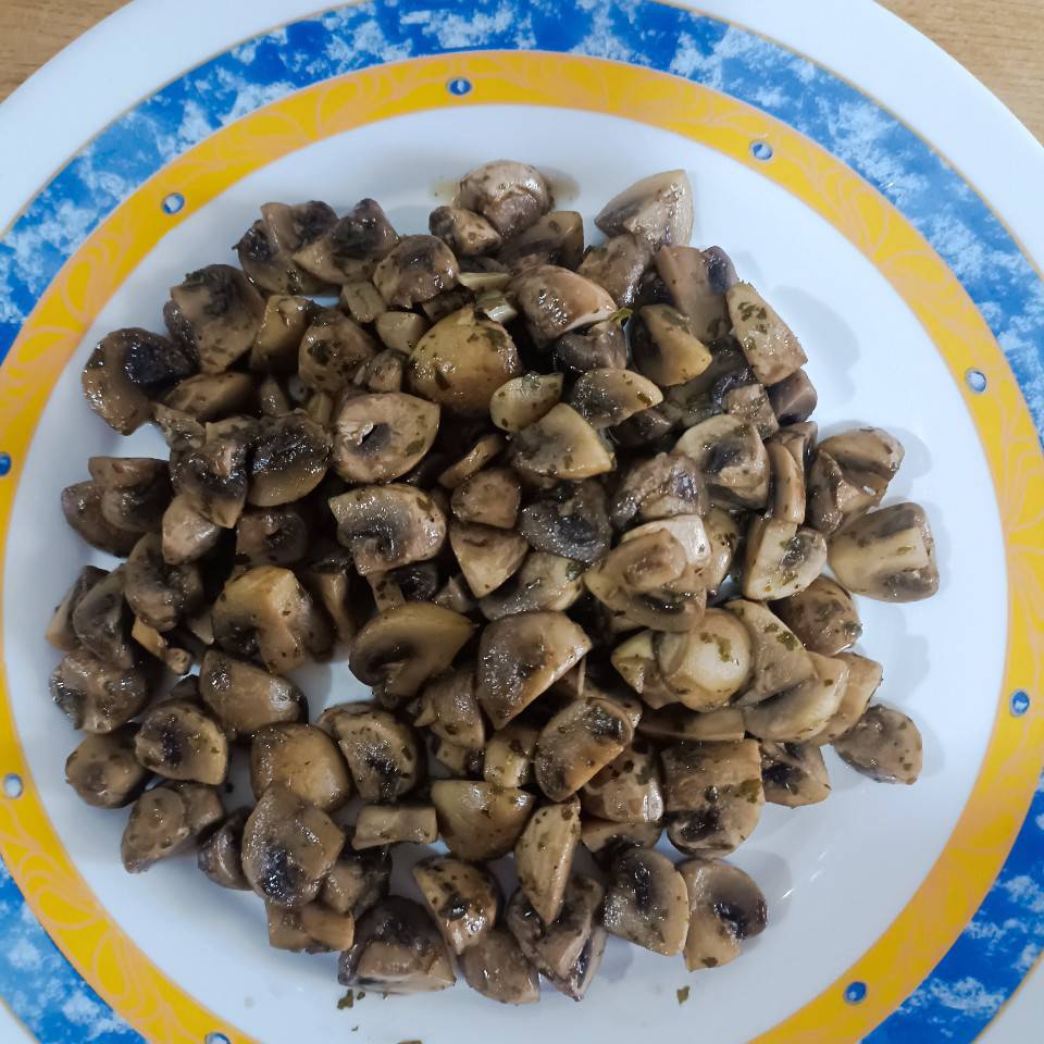 Champiñones con ajo y perejil Champiñones con ajo y perejil