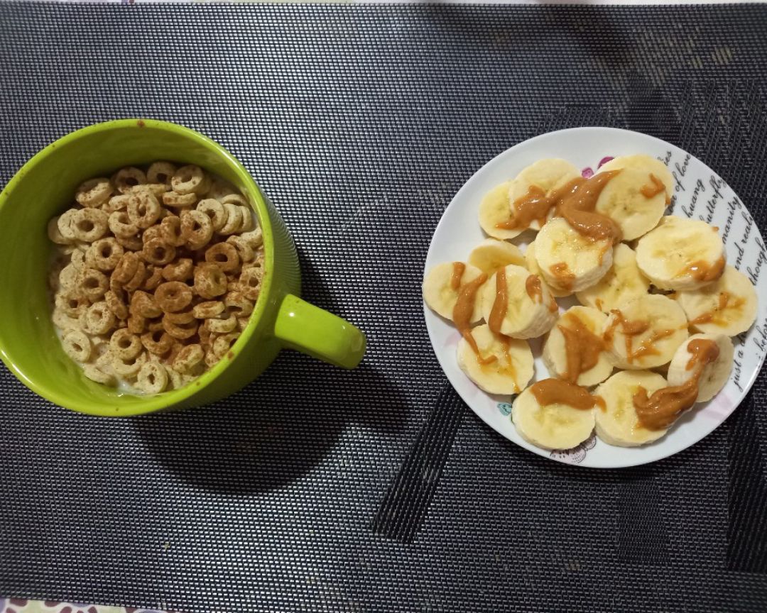 Bebida de almendras con avena crunchy y platano Bebida de almendras con avena crunchy y platano