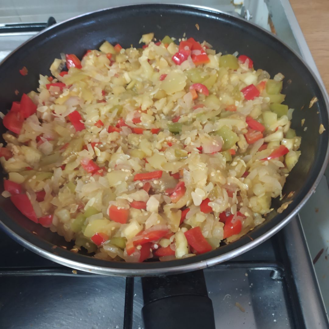 CALABACINES GIGANTES RELLENOS DE QUINOA Y VERDURAS 💚 Paso 1 CALABACINES GIGANTES RELLENOS DE QUINOA Y VERDURAS 💚 Paso 1