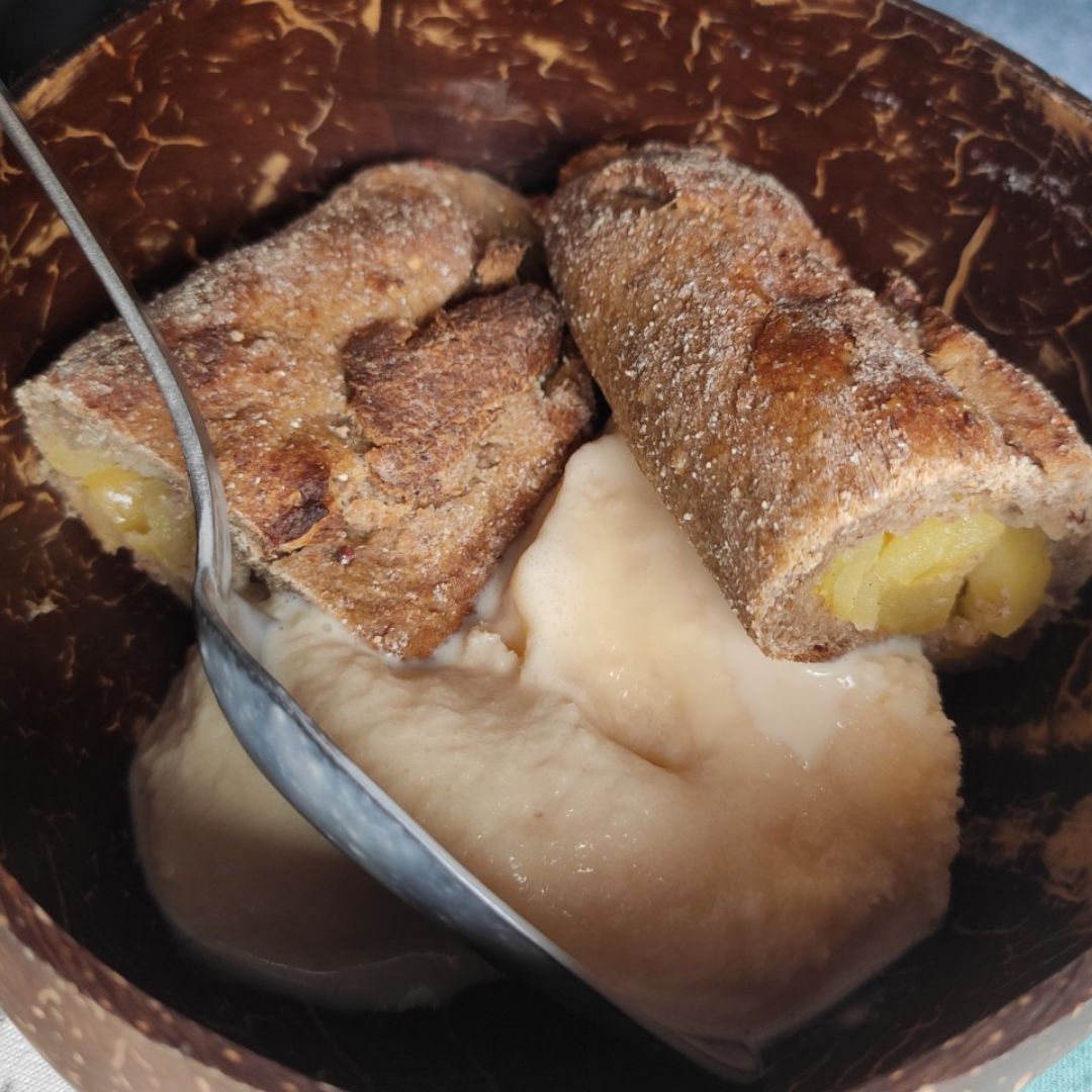 Pie de manzana con helado de vainilla Pie de manzana con helado de vainilla