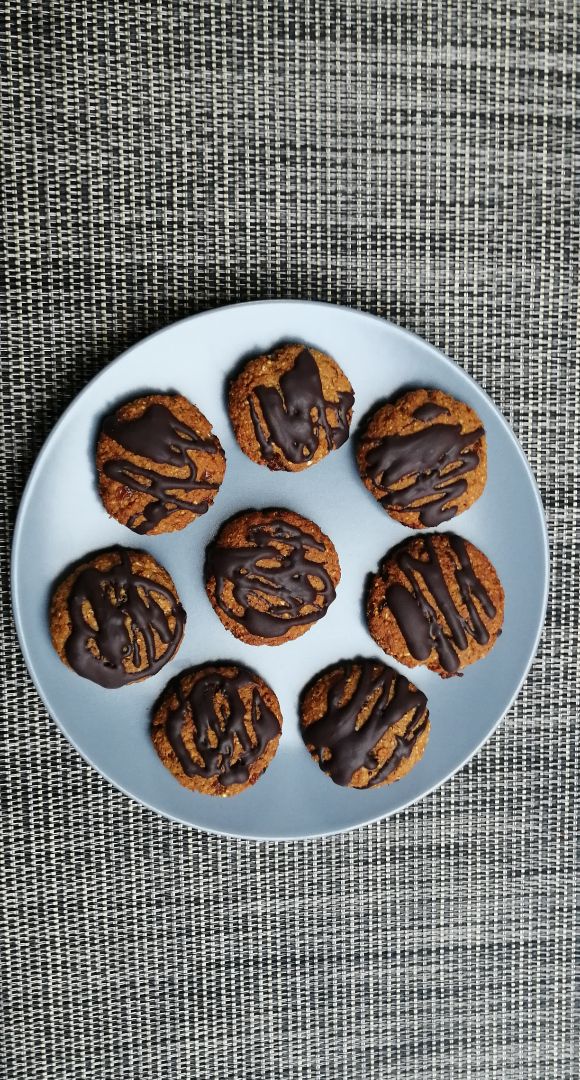 Galletas de plátano, higo seco y coco