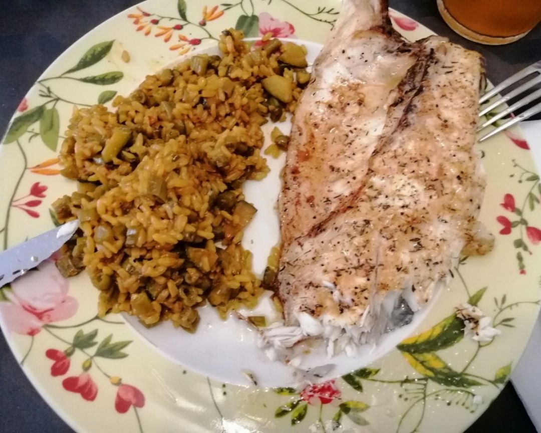 Dorada al horno y arroz con verduras Dorada al horno y arroz con verduras