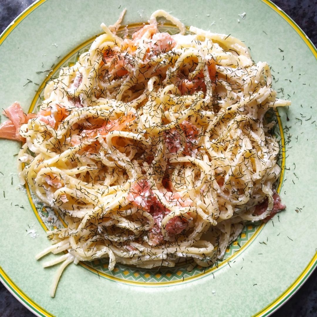Espaguetis con salmón y queso ricotta Espaguetis con salmón y queso ricotta
