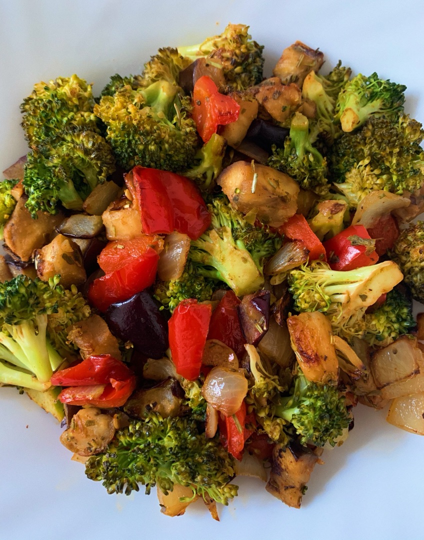 Verduras picantes con tempeh y quinoa