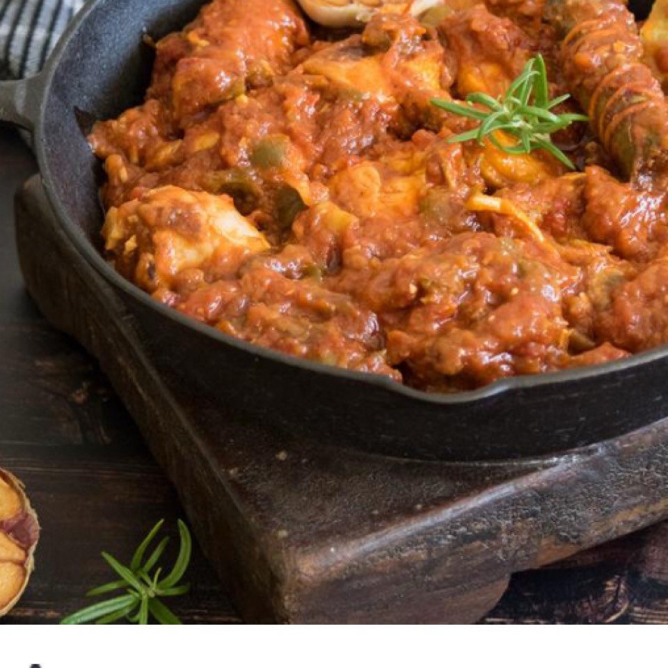 Pollo en salsa de tomate Pollo en salsa de tomate