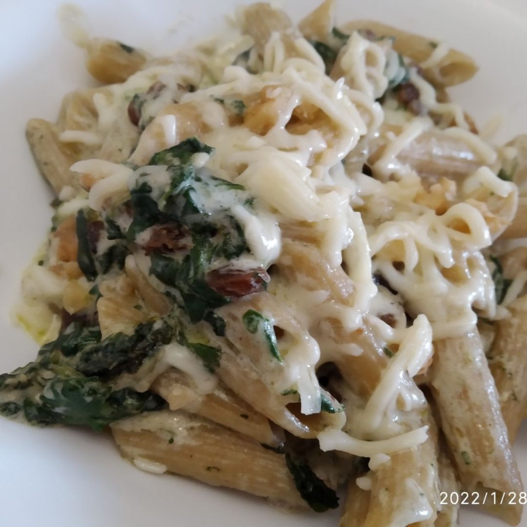 Macarrones con espinacas y salsa roquefort Macarrones con espinacas y salsa roquefort