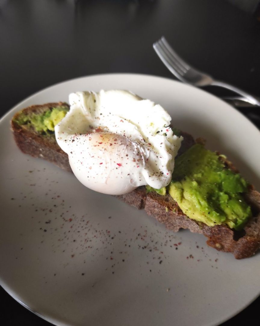 Tosta de aguacate y huevo