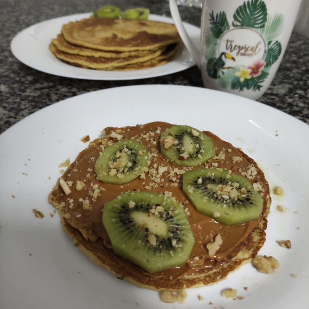 Tortitas de avena con crema de cacahuete y kiwi🥝