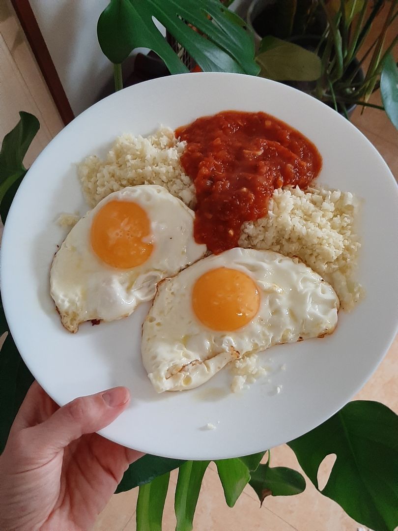 Falso arroz de coliflor a la cubana Falso arroz de coliflor a la cubana