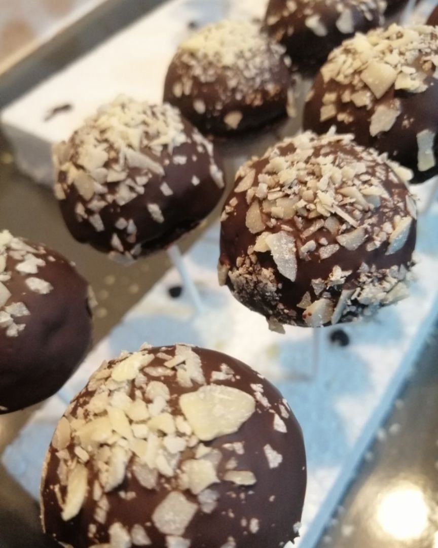 Cake pops de chocolate y calabaza Cake pops de chocolate y calabaza