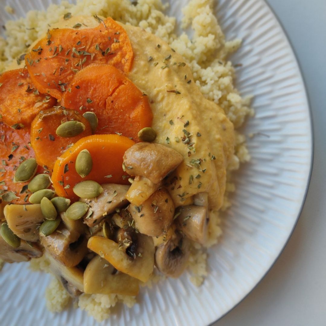 COUSCOUS CON CREMA DE CALABAZA, BATATA Y CHAMPIÑONES COUSCOUS CON CREMA DE CALABAZA, BATATA Y CHAMPIÑONES