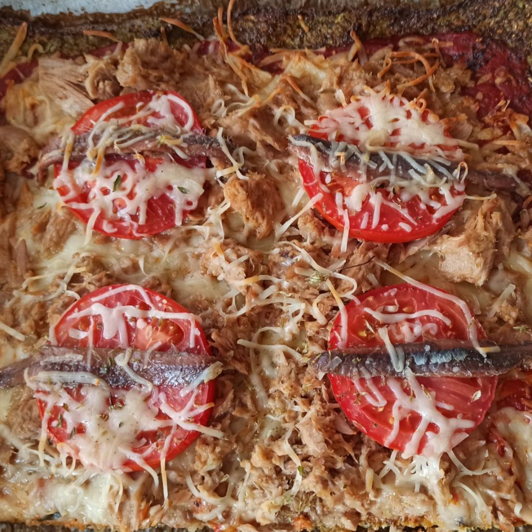 Pizza marinera con base de brócoli Pizza marinera con base de brócoli
