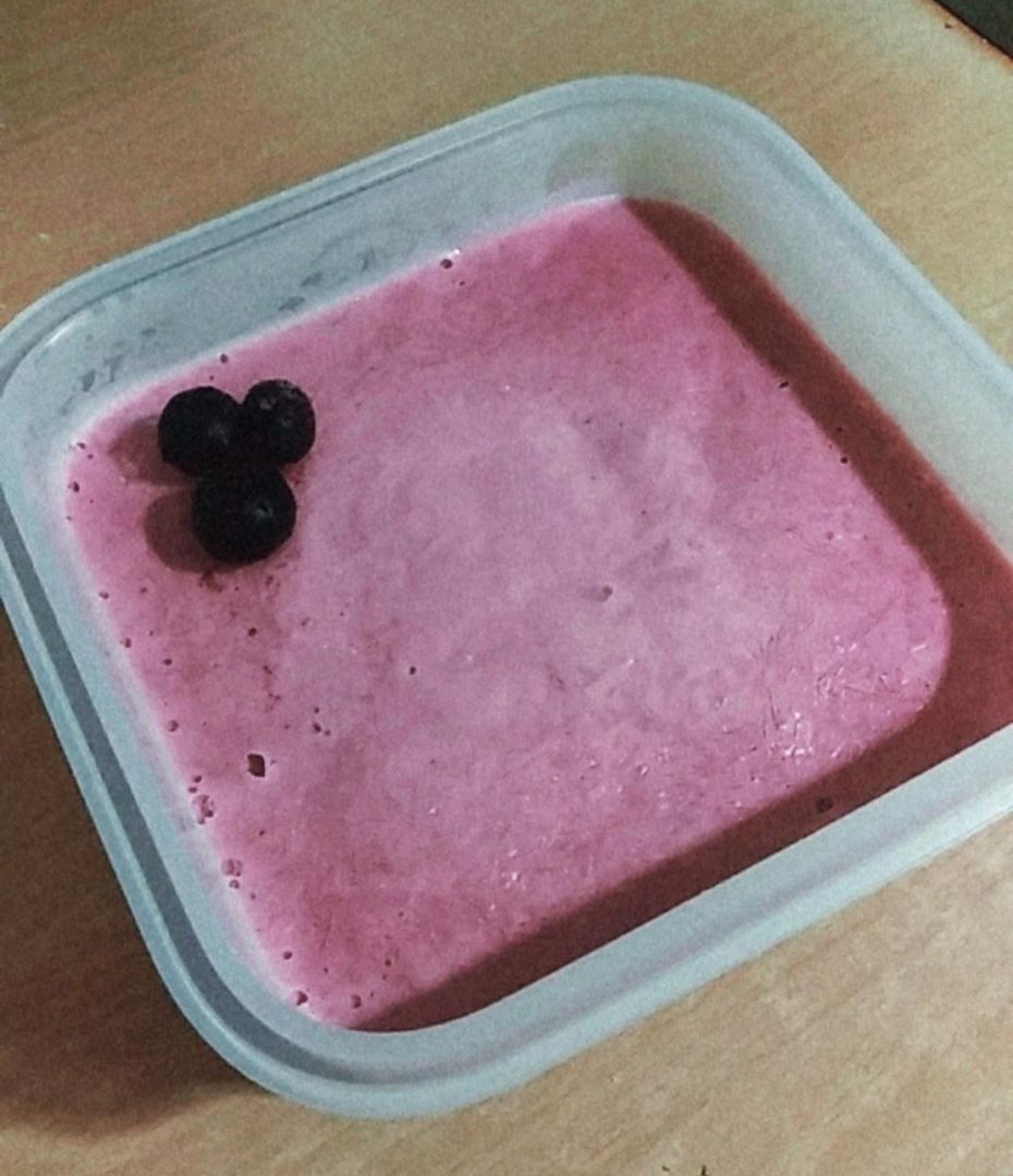 Helado de frambuesas y plátano