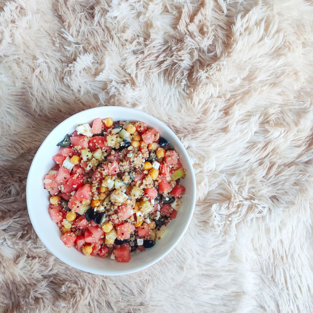 Ensalada de legumbres, sandía y feta. Ensalada de legumbres, sandía y feta.