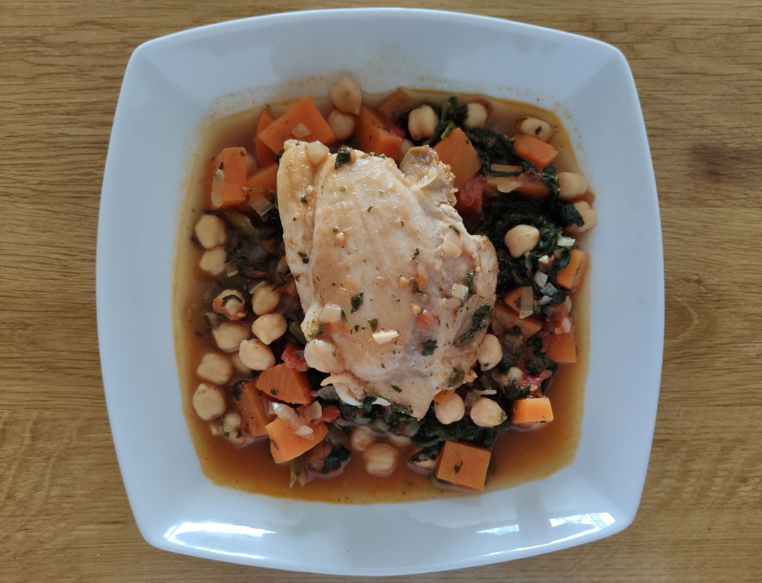 Garbanzos con pollo, verduras y batata