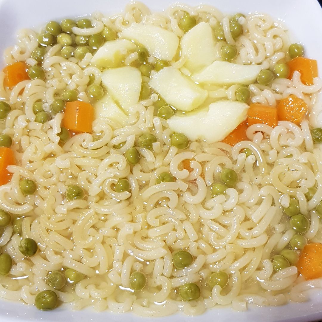 Caldo de pescado con fideuá 