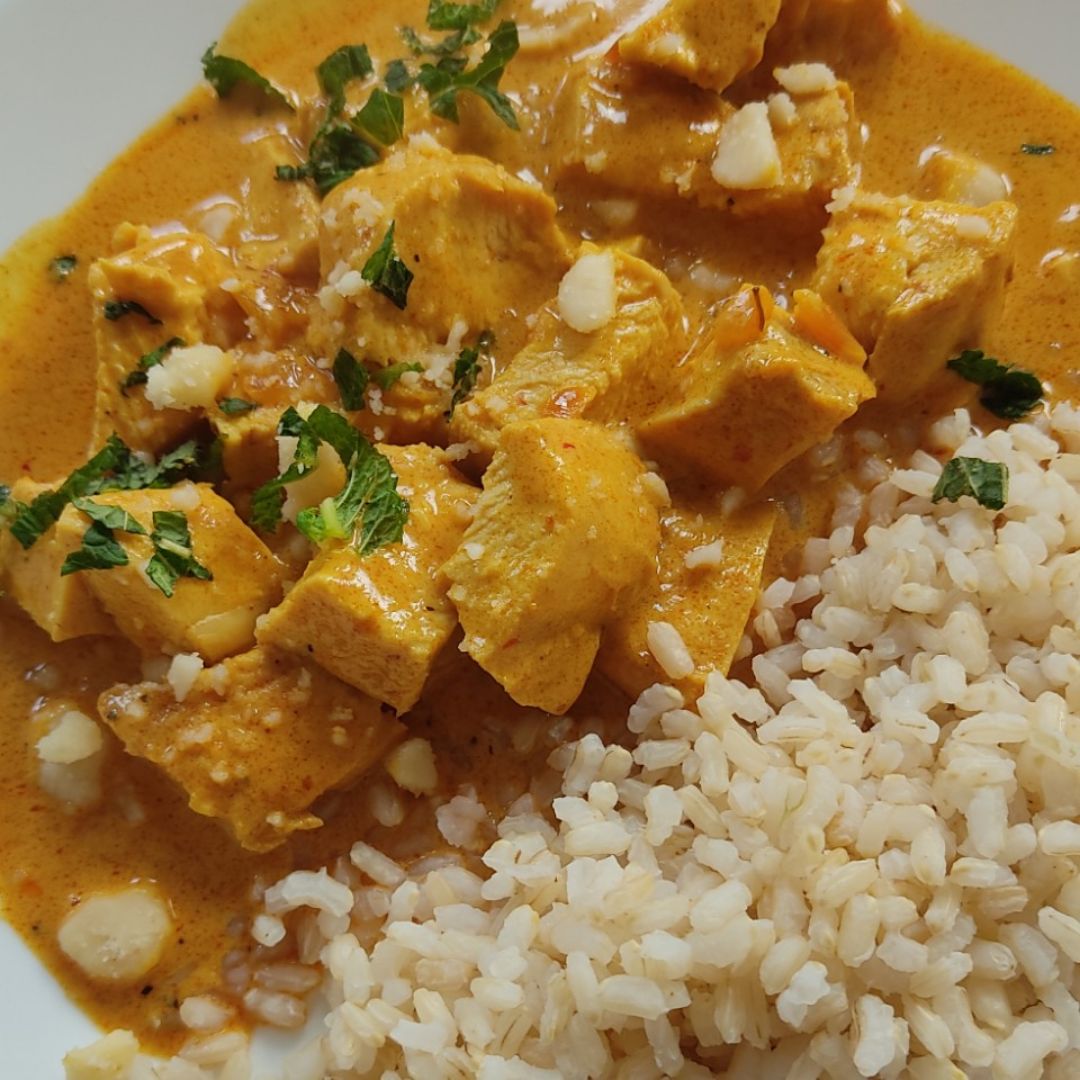Pollo Al Curry con Arroz Integral