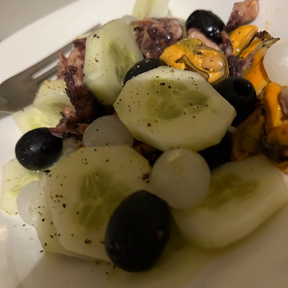 Ensalada mejillón, pulpo, cebollas… Ensalada mejillón, pulpo, cebollas…