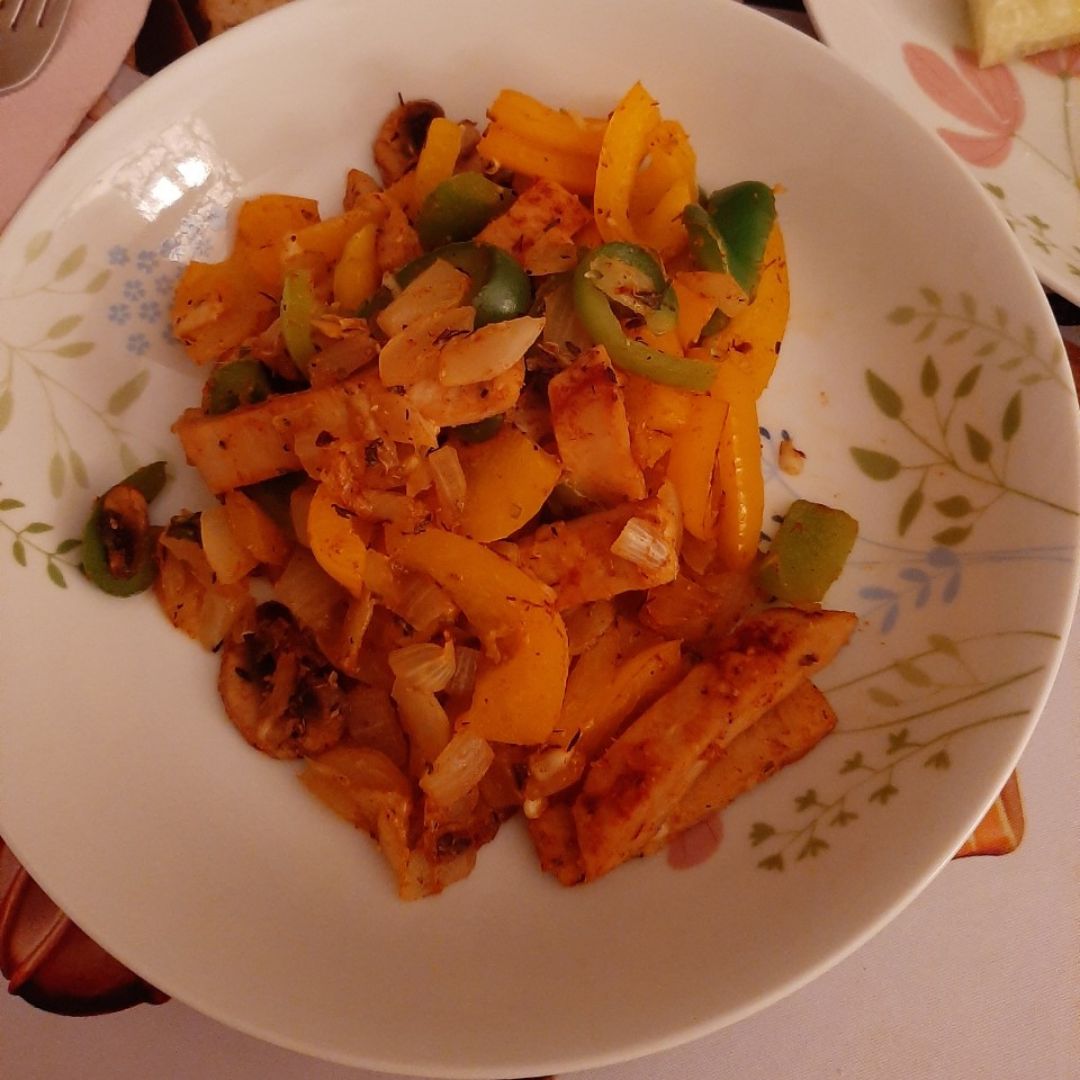 Tiras de heura con verdura 