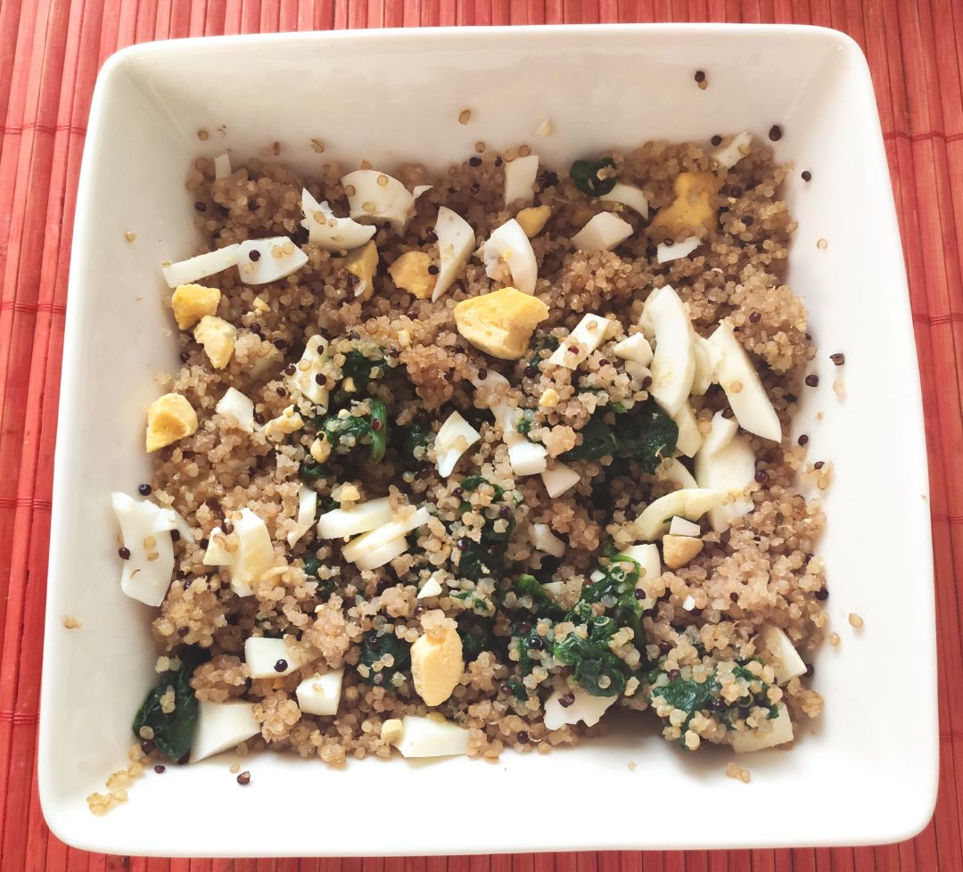 Ensalada de quinoa, espinacas 馃ガ y huevo 馃 Ensalada de quinoa, espinacas 馃ガ y huevo 馃