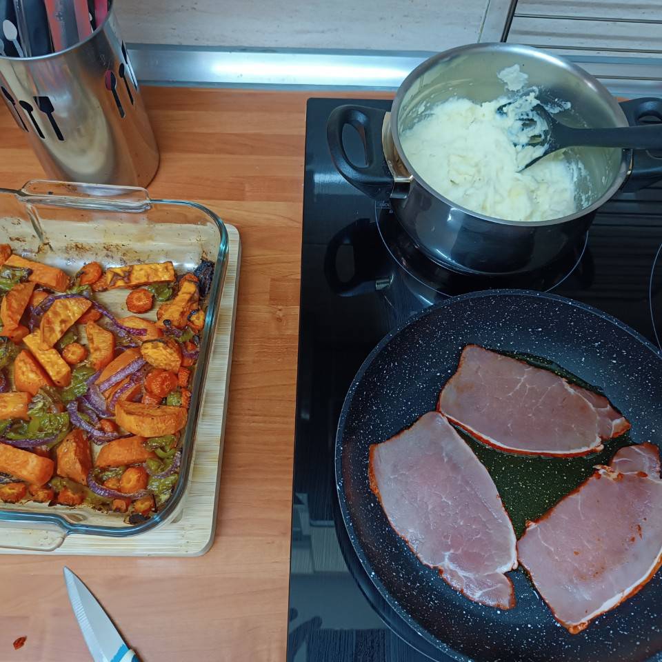 Cinta de lomo con verduras y puré de patata