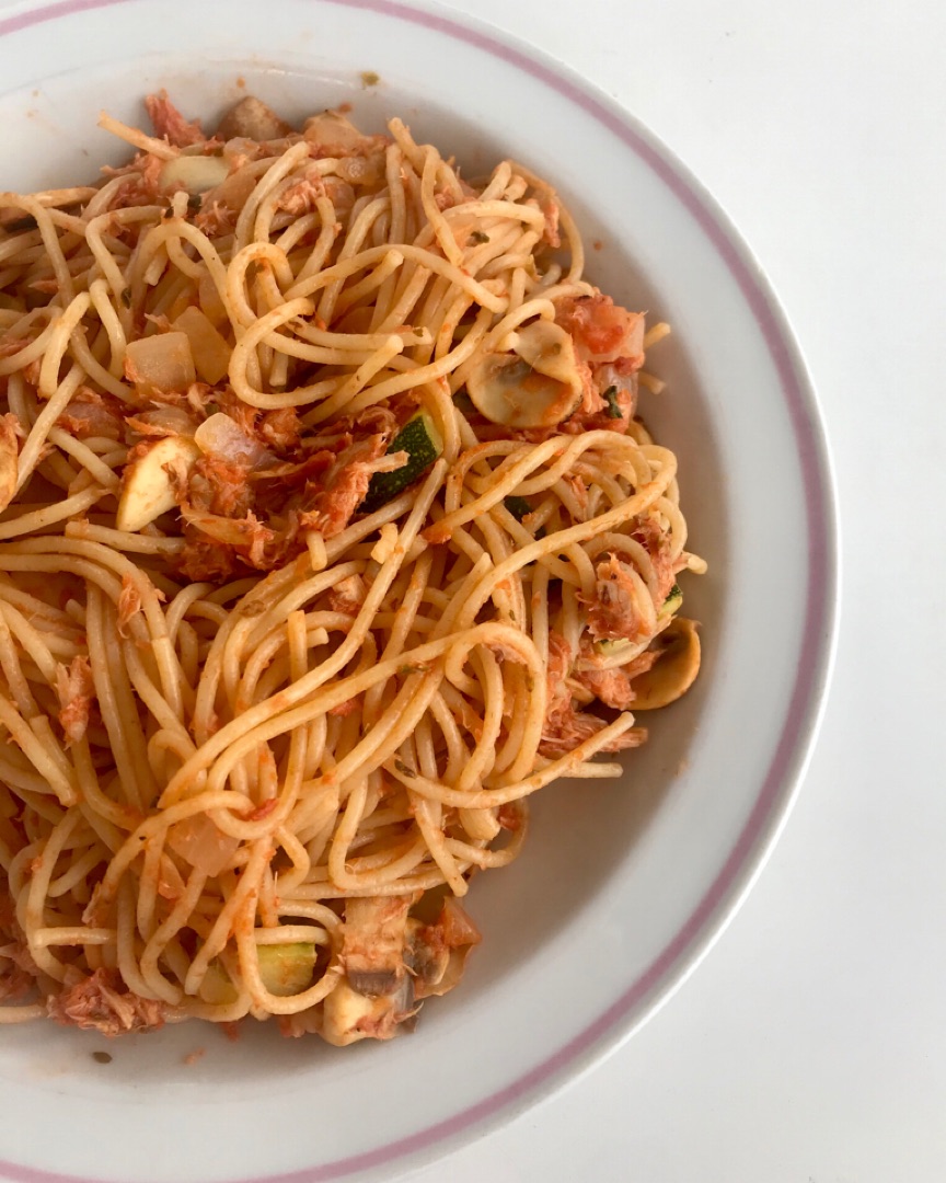 Espaguetis con verdura y atún 🍝