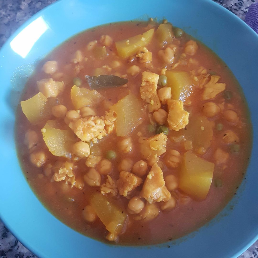 Guiso de merluza y garbanzos