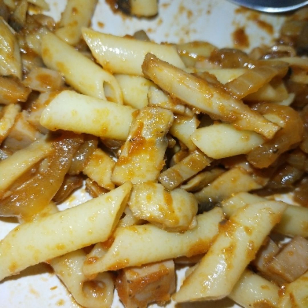 Macarrones con cebolla, champiñones , pavo y tomate Macarrones con cebolla, champiñones , pavo y tomate